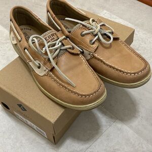 Sperry women’s Tan Boat Shoes